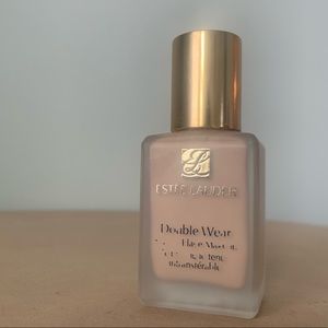 Etsee Lauder Double Wear Foundation